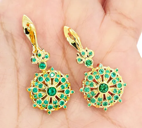 Vista 4 de ETHNIQ Felicia Collection - Aretes colgantes para mujer, diseño floral, chapados en oro amarillo de 22 quilates, adornados con circonita cúbica