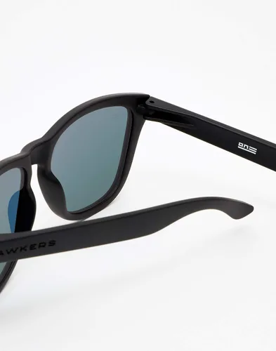 Vista 197 de Hawkers One Sunglasses for Men and Women - 100% UV400 Protection - Lightweight and Square Sunglasses