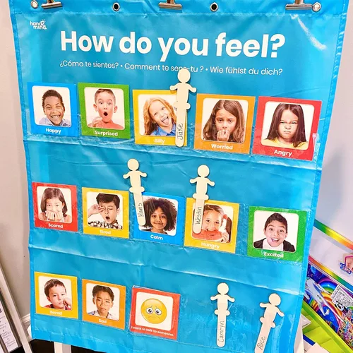 Vista 8 de hand2mind Tabla de bolsillo para expresar tus sentimientos, tabla de emociones para niños, decoraciones de aula para profesores de preescolar