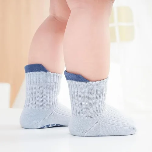 Vista 2 de XuoAz 6 pares de calcetines antideslizantes de algodón con agarre para niños y niñas pequeños