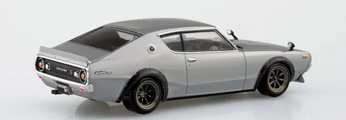 Vista 3 de Aoshima Nissan C110 Skyline GT-R Custom Silver 1:32 Kit de modelo a escala 1:32