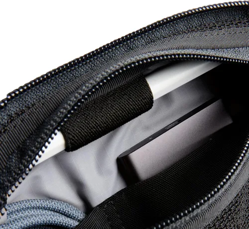 Vista 4 de Bellroy Lite Tech Kit, organizador de viaje electrónico - Spruce Abeto