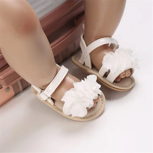 Vista 2 de Timatego Sandalias de verano para bebés y niñas, suela suave antideslizante con flores, zapatos de vestir para cuna
