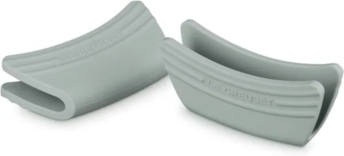 Vista 9 de Le Creuset Juego de 2 agarres de silicona, 5" x 2 1/2" cada uno, negro