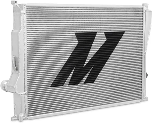 Vista 3 de Mishimoto MMRAD-E46-01 Radiador de aluminio de alto rendimiento compatible con BMW E46 Serie 3 1999-2006, plata