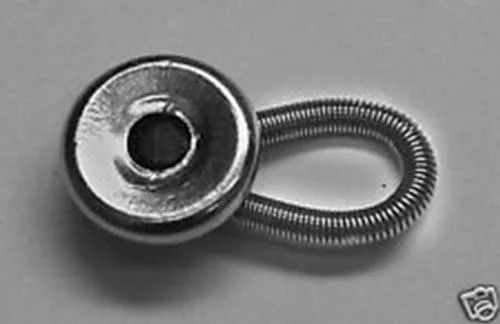 Vista 2 de Holding 10 Metal Shirt Extenders