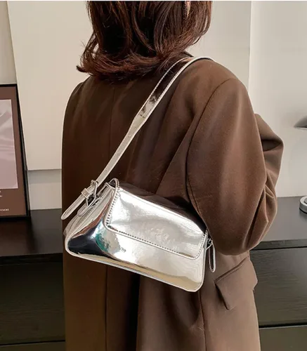 Vista 4 de Bolso de noche para mujer, bolso de mano Y2k, plateado brillante, bolso de mano, bolso de fiesta, lindo bolso metálico