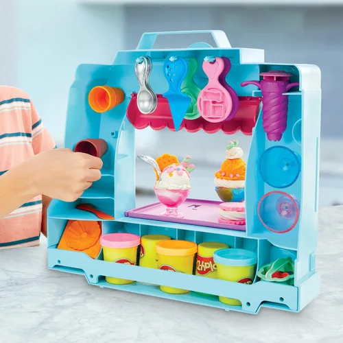 Vista 6 de Play-Doh Kitchen Creations Juguete Camión de Helados Playset para Niños, 20 Accesorios de Cocina de Juguete, 5 Colores, Juguetes Preescolares