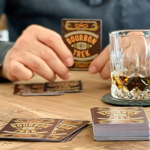 Vista 5 de Regalos de Bourbon para hombres, juego de trivia único Bourbon Trek para amantes del whisky Regalos de whisky para hombres Trivia de cultura