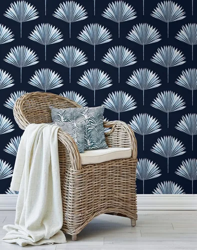 Vista 7 de NextWall Papel tapiz tropical para despegar y pegar con palmeras (azul marino)