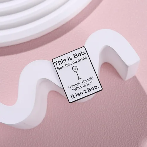 Vista 6 de This is Bob, Bob Has No Arms - Broche para mochila, ropa, sombreros, regalos