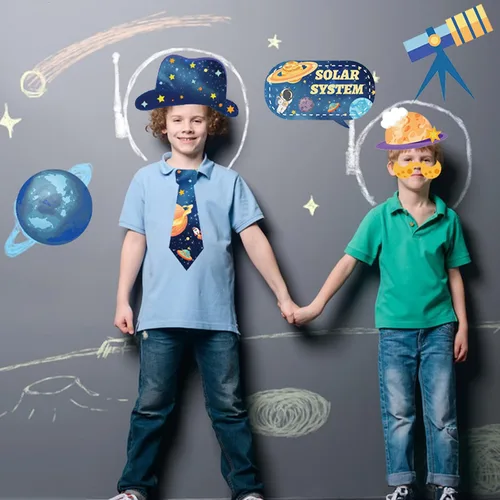 Vista 6 de 25 piezas de suministros para fiestas espaciales, accesorios para cabina de fotos de astronautas y planetas con palo, divertidos accesorios