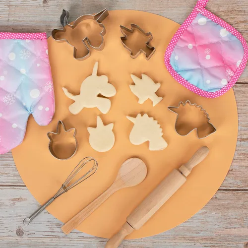 Vista 3 de Vanmor Juego de cocina y hornear de unicornio para niños, 11 delantales para niñas, sombrero de chef y delantal rosa, guante y utensilio