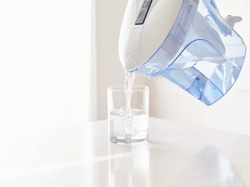 Vista 6 de ZeroWater Jarra de filtro de agua de 5 etapas lista para verter de 10 tazas 0 TDS para un mejor sabor al agua del grifo, certificado IAPMO