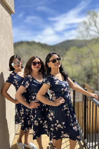 Vista 3 de VOTEPRETTY - Vestido ligero de verano con botones y bolsillos para uso informal, vestido con estampado floral, manga corta y cuello en V para mujeres