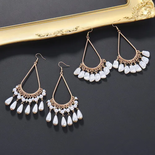 Vista 8 de COIRIS Aretes de lágrima de perlas con aretes de aro colgantes de metal para mujer