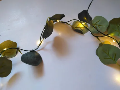 Vista 8 de 2pcs Green Eucalyptus Leaves Garland with LED Lights Great for Year Round Decor, Parties, Weddings