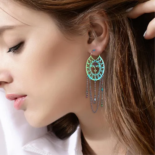 Vista 2 de Aretes asimétricos de sol y luna para mujer, aretes bohemios de arco iris, cadena de borla de estrella, aretes colgantes de acero inoxidable
