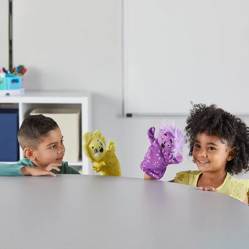 Vista 9 de hand2mind Feelings - Títeres de Mano de la Familia para niños, actividades de habilidades sociales, atención plena para niños, actividades
