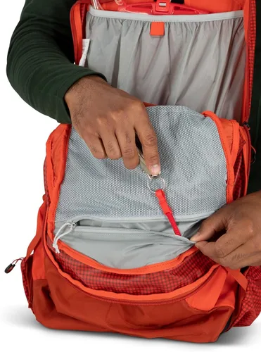Vista 8 de Osprey Talon Pro 20L Mochila de senderismo para hombre con cinturón de cadera, color naranja marte
