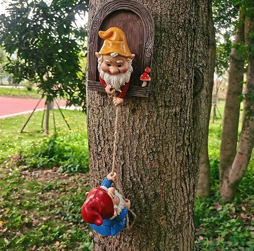 Vista 4 de Decoración de árbol de elfos trepadores, escultura de gnomo de resina hecha a mano, diseñada para decoración de troncos de árboles al aire libre