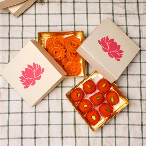 Vista 4 de Lotus - Cajas blancas impresas para dulces indios, galletas, golosinas, mithai, dulces, cajas de regalo con tapas a granel, caja de Mithai a granel