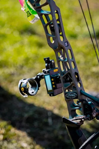 Vista 7 de Trophy Ridge Digital React One Pin Archery