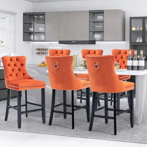 Vista 14 de SoarFlash Juego de 2 taburetes de bar tapizados de terciopelo moderno con patas de madera, botones acolchados, cabeza de clavo cromada, asiento