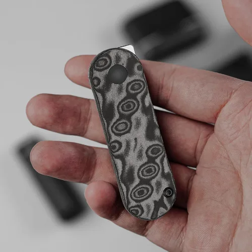 Vista 7 de Kizer Mini cuchillo de bolsillo de bahía con mango micarta de patrón de vórtice, V2583A6 Negro- gris