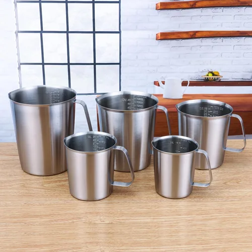 Vista 6 de Othmro Vasos medidores de 64 onzas con 2 escalas – Jarra de medición graduada de acero inoxidable 304 – Vaso de vertido de 67.6 fl oz con mango