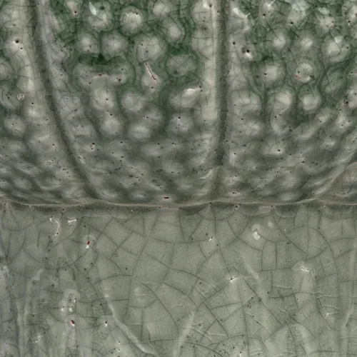 Vista 9 de Creative Co-Op Maceta de jarrón con pies de terracota en relieve con patrón de puntos y esmalte agrietado, verde