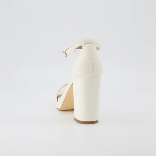 Vista 5 de CUSHIONAIRE Sandalia Grammy de plataforma con tacón de bloque de una banda para mujer + espuma viscoelástica, anchos disponibles