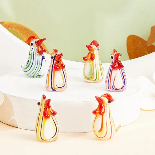 Vista 4 de AHANDMAKER 6 figuras de gallo de vidrio sopladas a mano a rayas de vidrio estatua de pollo, adornos de gallo, escultura de gallo de cristal, figuras