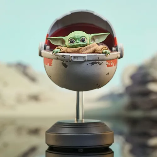 Vista 2 de Diamond Select Toys Star Wars: The Mandalorian: The Child with Pram - Estatua a escala 1:6, 5.5 pulgadas