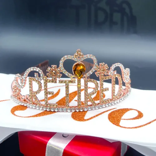 Vista 5 de Decoraciones de fiesta de jubilación, regalos de jubilación para mujeres, juego de tiara y banda de jubilación, corona de cristal con purpurina