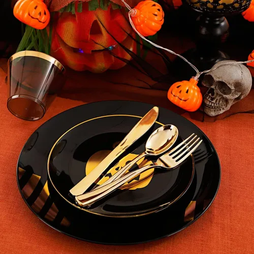 Vista 3 de KIRE - 25 platos de plástico negro y dorado para invitados de Halloween con diseño de calabaza sonriente, incluye 50 piezas de platos negros, 150