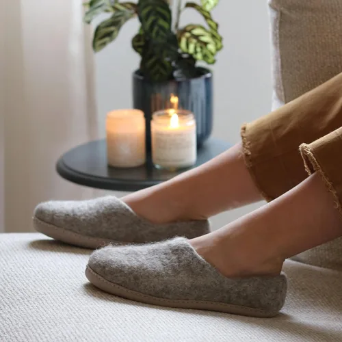 Vista 2 de Nootkas Zapatos de casa 'Victoria' de lana merino de fieltro para mujer