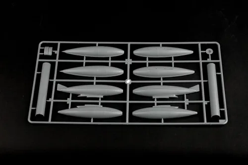 Vista 11 de Hobby Boss Kit de construcción de modelo de avión Thunderjet F-84G