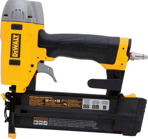 Vista 4 de DEWALT Juego de compresor de aire Pancake con PSI máx. de 165 y 2.6 CFM @ 90 PSI y clavadora de puntilla de calibre 18