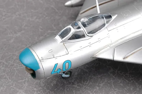 Vista 6 de Hobby Boss MiG-17PF Fresco D Kit de construcción de modelo de avión