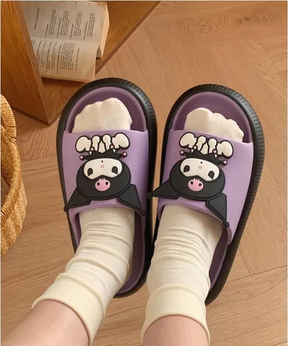 Vista 6 de Lindas pantuflas de dibujos animados Kuromi Kawaii para mujer, sandalias de nube para interiores y exteriores, antideslizantes, zapatos de ducha