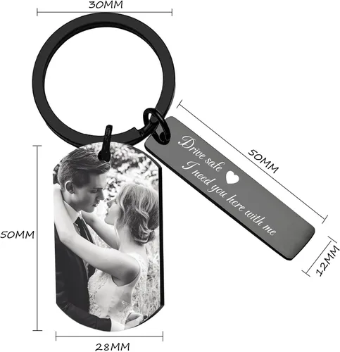 Vista 4 de Llavero personalizado seguro para la unidad, llavero personalizado para fotos de pareja, llavero grabado gratis.