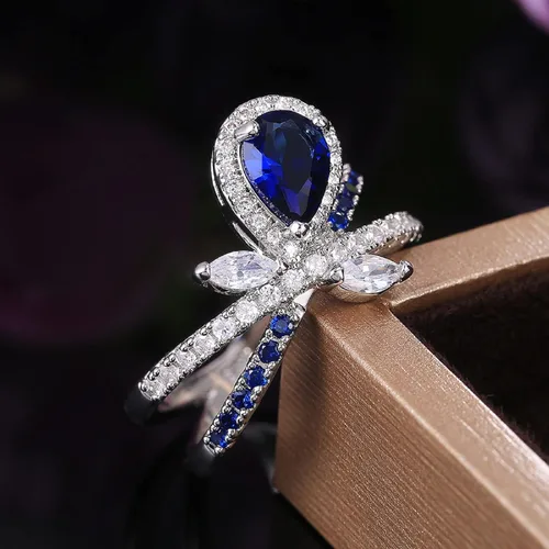 Vista 5 de Anillo de diamante completo de color rojo brillante y azul, anillo de propuesta chapado en cobre y circonio, anillo de promesa, anillos de halo