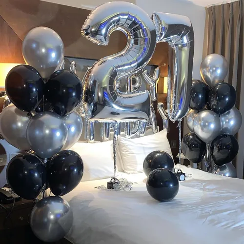 Vista 3 de Globos negros y plateados, 65 globos de látex metálicos cromados plateados y negros de 12 pulgadas para decoración de cumpleaños, graduación