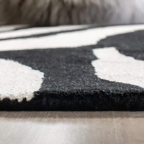 Vista 5 de SAFAVIEH Soho Collection SOH717A - Alfombra decorativa de lana de alta calidad, hecha a mano, 2 x 3 pies, color blanco y negro