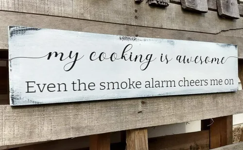 Vista 13 de Letrero de cocina con texto en inglés "In This Kitchen We Dance" (En esta cocina bailamos) colgante de madera rústica para pared, decoración