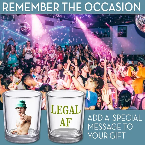 Vista 4 de Vaso de chupito personalizado para cumpleaños número 21 de 2.5oz, detalle divertido con foto personalizada, regalo de bebida personalizado