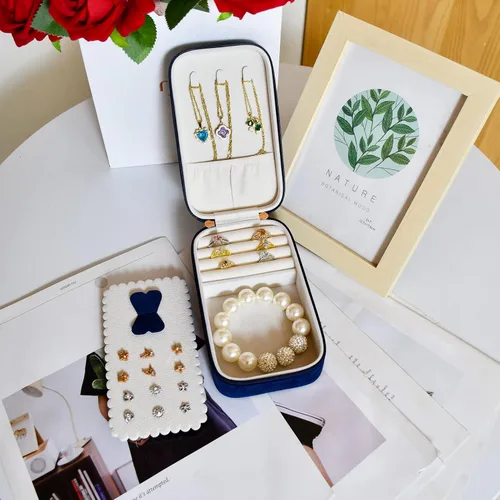 Vista 3 de SANQIANWAN Joyero de lujo para mujer, organizador portátil de viaje para anillos, aretes, collar, regalo para bodas, damas de honor, mujeres