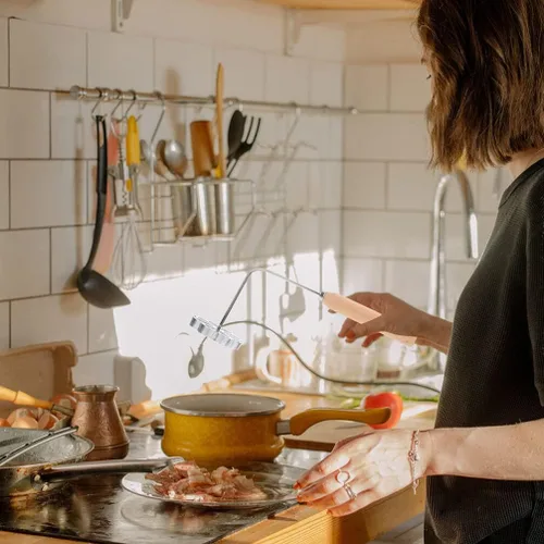 Vista 7 de BESTonZON Juego de timbales de roseta de aluminio para hornear gofres con mango de madera en forma de flor de estrella, molde sueco casero, molde