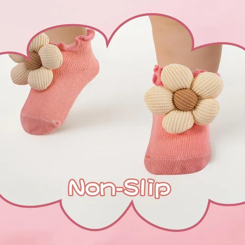 Vista 4 de Juego de 10 pares de calcetines para bebé con agarres antideslizantes, diseño de flores 3D grandes y ribete con volantes, conjunto de regalo